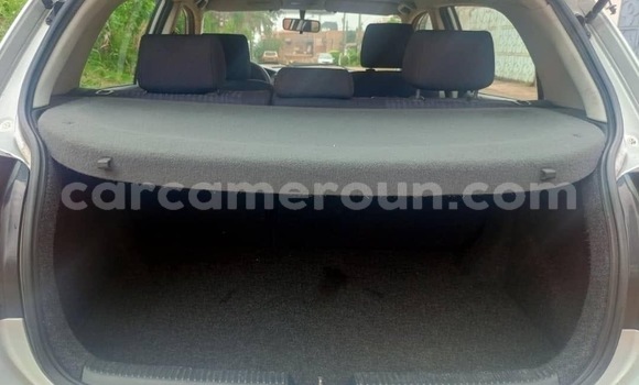 Sayi Na hannu Toyota Corolla Azurfa Mota in Yaounde a Babban Kamaru Sayi Na hannu Toyota Corolla Azurfa Mota in Yaounde a Babban Kamaru