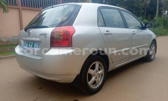 Sayi Na hannu Toyota Corolla Azurfa Mota in Yaounde a Babban Kamaru Sayi Na hannu Toyota Corolla Azurfa Mota in Yaounde a Babban Kamaru