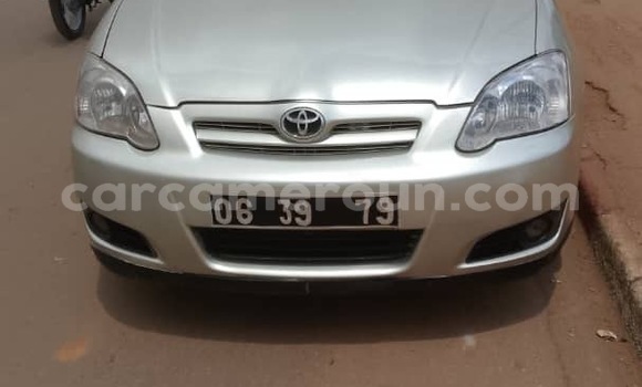 Sayi Na hannu Toyota Corolla Azurfa Mota in Yaounde a Babban Kamaru