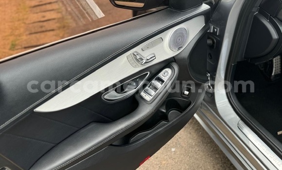 Sayi Na hannu Mercedes‒Benz C–Class Azurfa Mota in Yaounde a Babban Kamaru Sayi Na hannu Mercedes‒Benz C–Class Azurfa Mota in Yaounde a Babban Kamaru