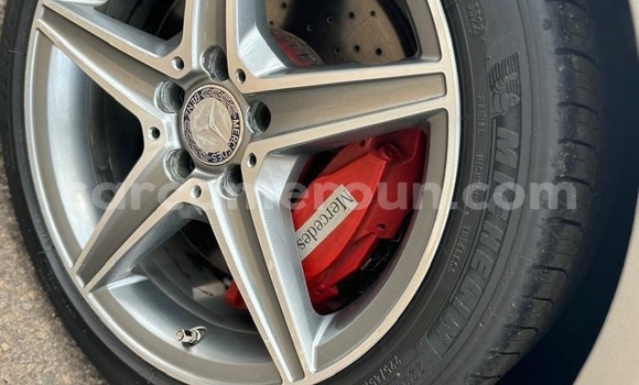 Sayi Na hannu Mercedes‒Benz C–Class Azurfa Mota in Yaounde a Babban Kamaru Sayi Na hannu Mercedes‒Benz C–Class Azurfa Mota in Yaounde a Babban Kamaru