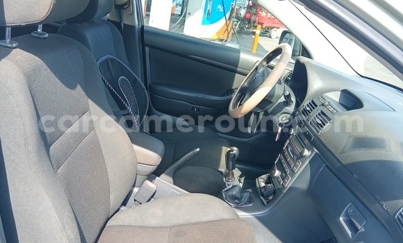 Sayi Na hannu Toyota Avensis Brown Mota in Douala a Ƙasar Kamaru Sayi Na hannu Toyota Avensis Brown Mota in Douala a Ƙasar Kamaru