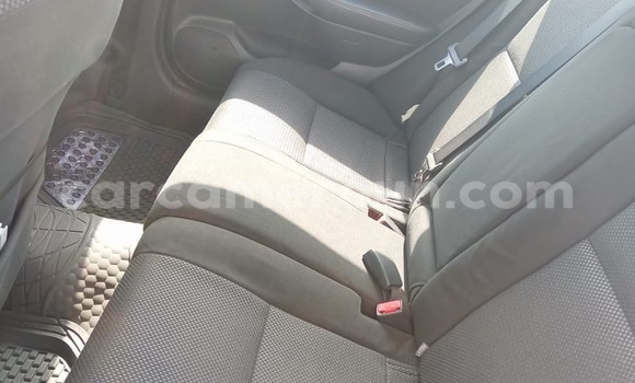 Sayi Na hannu Toyota Avensis Brown Mota in Douala a Ƙasar Kamaru Sayi Na hannu Toyota Avensis Brown Mota in Douala a Ƙasar Kamaru