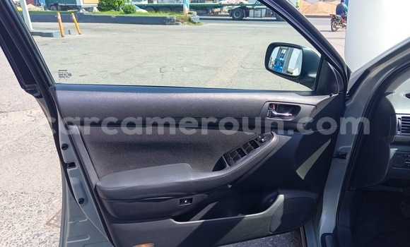 Sayi Na hannu Toyota Avensis Brown Mota in Douala a Ƙasar Kamaru Sayi Na hannu Toyota Avensis Brown Mota in Douala a Ƙasar Kamaru