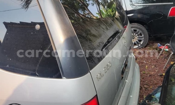 Sayi Na hannu Mercedes‒Benz ML–Class Azurfa Mota in Douala a Ƙasar Kamaru Sayi Na hannu Mercedes‒Benz ML–Class Azurfa Mota in Douala a Ƙasar Kamaru