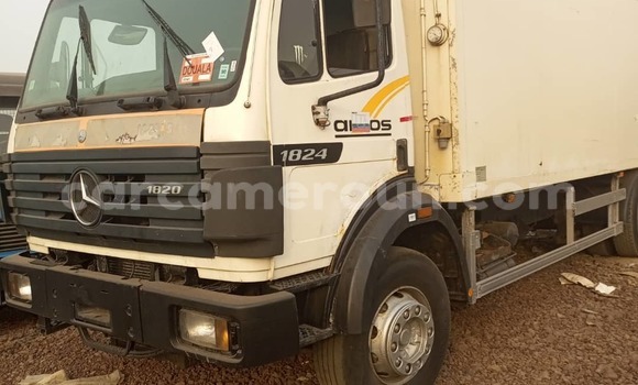 Sayi Na hannu Mercedes‒Benz 1824 M Babbar mota in Douala a Ƙasar Kamaru Sayi Na hannu Mercedes‒Benz 1824 M Babbar mota in Douala a Ƙasar Kamaru