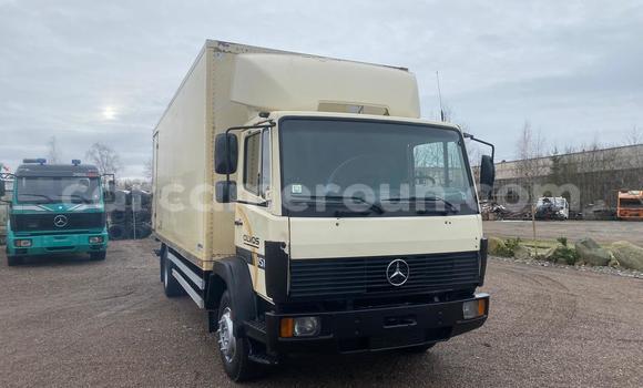 Sayi Na hannu Mercedes‒Benz 1824 M Babbar mota in Douala a Ƙasar Kamaru Sayi Na hannu Mercedes‒Benz 1824 M Babbar mota in Douala a Ƙasar Kamaru