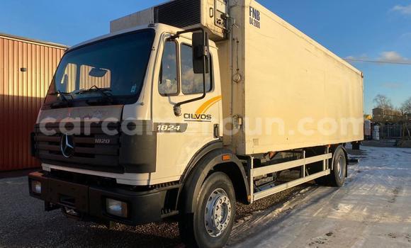 Sayi Na hannu Mercedes‒Benz 1824 M Babbar mota in Douala a Ƙasar Kamaru Sayi Na hannu Mercedes‒Benz 1824 M Babbar mota in Douala a Ƙasar Kamaru