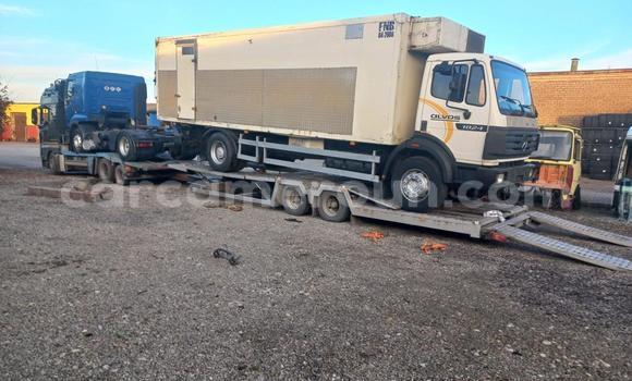 Sayi Na hannu Mercedes‒Benz 1824 M Babbar mota in Douala a Ƙasar Kamaru Sayi Na hannu Mercedes‒Benz 1824 M Babbar mota in Douala a Ƙasar Kamaru