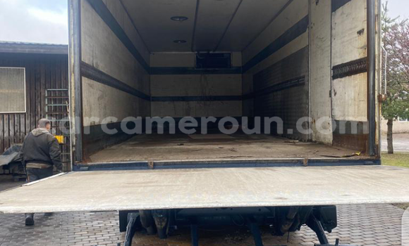 Sayi Na hannu Mercedes‒Benz 1824 M Babbar mota in Douala a Ƙasar Kamaru Sayi Na hannu Mercedes‒Benz 1824 M Babbar mota in Douala a Ƙasar Kamaru