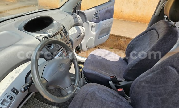 Acheter Occasion Voiture Toyota Yaris Verso Vert à Yaoundé, Central Cameroon Acheter Occasion Voiture Toyota Yaris Verso Vert à Yaoundé, Central Cameroon