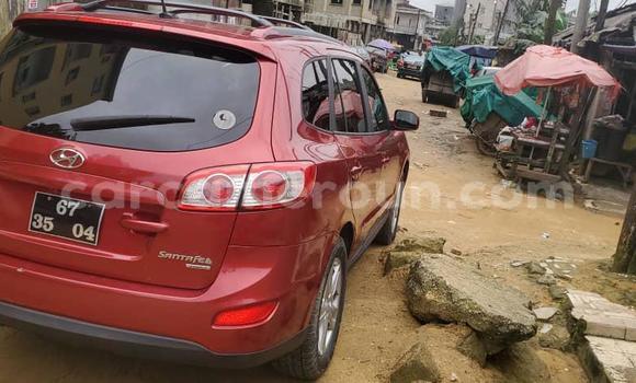 Sayi Na hannu Hyundai Santa Fe Red Mota in Douala a Ƙasar Kamaru Sayi Na hannu Hyundai Santa Fe Red Mota in Douala a Ƙasar Kamaru