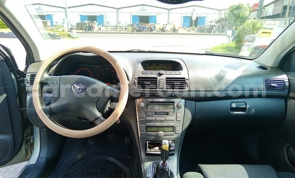 Sayi Na hannu Toyota Avensis Azurfa Mota in Douala a Ƙasar Kamaru Sayi Na hannu Toyota Avensis Azurfa Mota in Douala a Ƙasar Kamaru