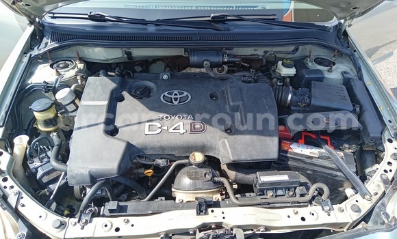 Sayi Na hannu Toyota Avensis Azurfa Mota in Douala a Ƙasar Kamaru Sayi Na hannu Toyota Avensis Azurfa Mota in Douala a Ƙasar Kamaru