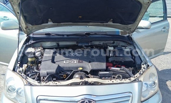 Sayi Na hannu Toyota Avensis Azurfa Mota in Douala a Ƙasar Kamaru Sayi Na hannu Toyota Avensis Azurfa Mota in Douala a Ƙasar Kamaru