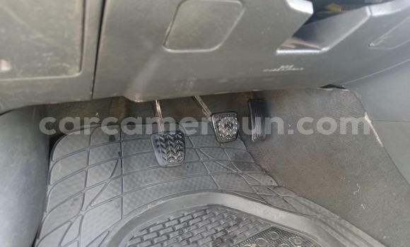 Sayi Na hannu Toyota Avensis Azurfa Mota in Douala a Ƙasar Kamaru Sayi Na hannu Toyota Avensis Azurfa Mota in Douala a Ƙasar Kamaru