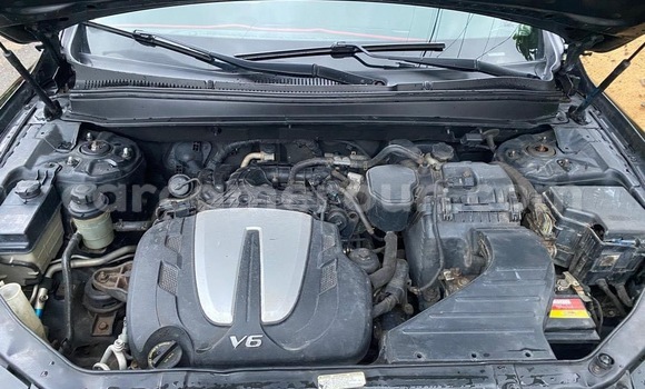 Sayi Na hannu Hyundai Santa Fe Black Mota in Douala a Ƙasar Kamaru Sayi Na hannu Hyundai Santa Fe Black Mota in Douala a Ƙasar Kamaru