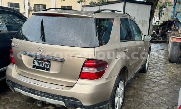 Sayi Imported Mercedes‒Benz ML–Class Sauran Mota in Douala a Ƙasar Kamaru