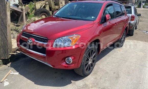 Sayi Na hannu Toyota RAV4 Red Mota in Douala a Ƙasar Kamaru Sayi Na hannu Toyota RAV4 Red Mota in Douala a Ƙasar Kamaru