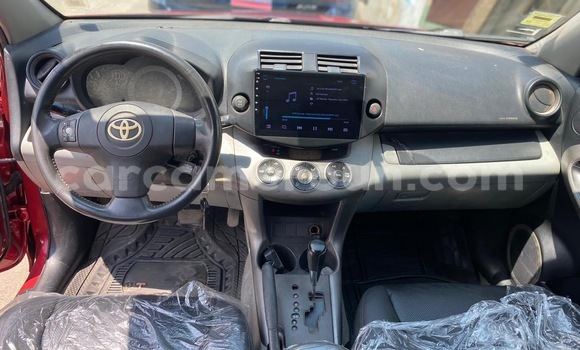 Sayi Na hannu Toyota RAV4 Red Mota in Douala a Ƙasar Kamaru Sayi Na hannu Toyota RAV4 Red Mota in Douala a Ƙasar Kamaru