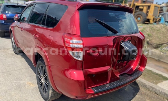 Sayi Na hannu Toyota RAV4 Red Mota in Douala a Ƙasar Kamaru Sayi Na hannu Toyota RAV4 Red Mota in Douala a Ƙasar Kamaru
