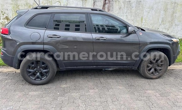 Sayi Imported Jeep Cherokee Black Mota in Douala a Ƙasar Kamaru Sayi Imported Jeep Cherokee Black Mota in Douala a Ƙasar Kamaru
