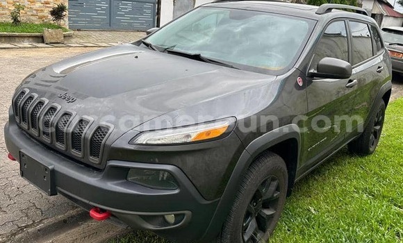 Sayi Imported Jeep Cherokee Black Mota in Douala a Ƙasar Kamaru Sayi Imported Jeep Cherokee Black Mota in Douala a Ƙasar Kamaru
