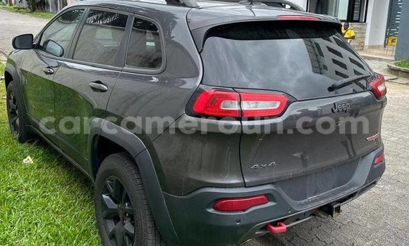 Sayi Imported Jeep Cherokee Black Mota in Douala a Ƙasar Kamaru Sayi Imported Jeep Cherokee Black Mota in Douala a Ƙasar Kamaru