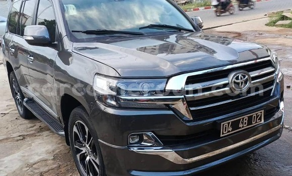 Acheter Import Voiture Toyota Land Cruiser Gris à Douala, Littoral Cameroon Acheter Import Voiture Toyota Land Cruiser Gris à Douala, Littoral Cameroon