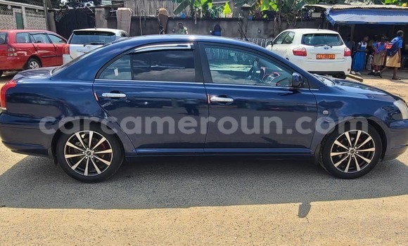 Sayi Na hannu Toyota Avensis Blue Mota in Douala a Ƙasar Kamaru Sayi Na hannu Toyota Avensis Blue Mota in Douala a Ƙasar Kamaru