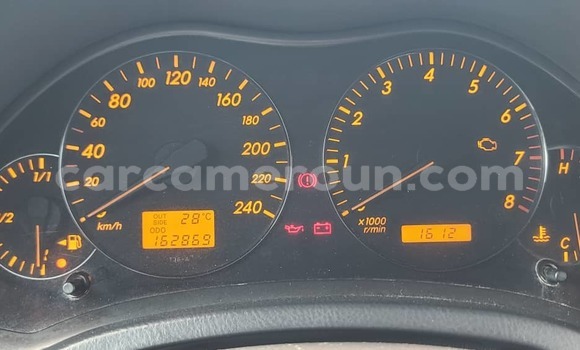 Sayi Na hannu Toyota Avensis Blue Mota in Douala a Ƙasar Kamaru Sayi Na hannu Toyota Avensis Blue Mota in Douala a Ƙasar Kamaru