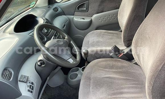 Sayi Na hannu Toyota Yaris Verso Red Mota in Douala a Ƙasar Kamaru Sayi Na hannu Toyota Yaris Verso Red Mota in Douala a Ƙasar Kamaru