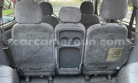 Sayi Na hannu Toyota Yaris Verso Red Mota in Douala a Ƙasar Kamaru Sayi Na hannu Toyota Yaris Verso Red Mota in Douala a Ƙasar Kamaru