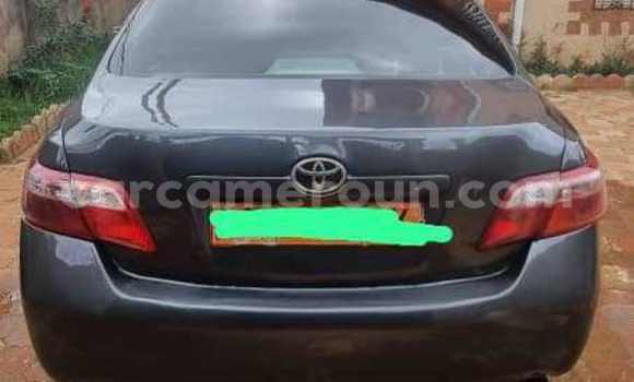 Sayi Na hannu Toyota Camry Azurfa Mota in Yaounde a Babban Kamaru