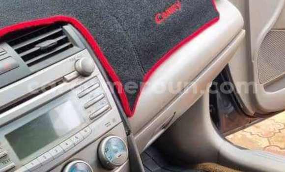 Sayi Na hannu Toyota Camry Azurfa Mota in Yaounde a Babban Kamaru Sayi Na hannu Toyota Camry Azurfa Mota in Yaounde a Babban Kamaru