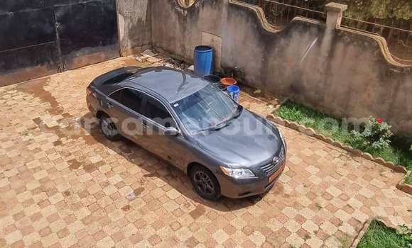 Sayi Na hannu Toyota Camry Azurfa Mota in Yaounde a Babban Kamaru Sayi Na hannu Toyota Camry Azurfa Mota in Yaounde a Babban Kamaru