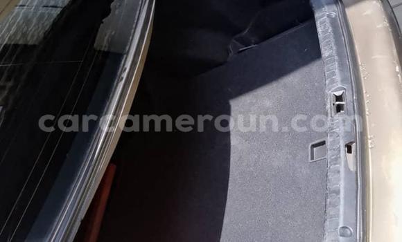 Sayi Na hannu Toyota Avensis Brown Mota in Douala a Ƙasar Kamaru Sayi Na hannu Toyota Avensis Brown Mota in Douala a Ƙasar Kamaru