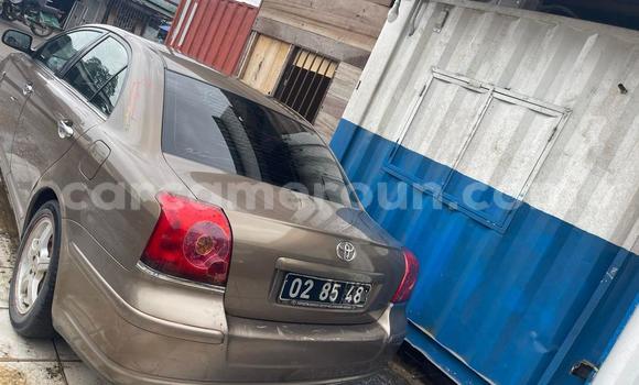 Sayi Na hannu Toyota Avensis Brown Mota in Douala a Ƙasar Kamaru Sayi Na hannu Toyota Avensis Brown Mota in Douala a Ƙasar Kamaru