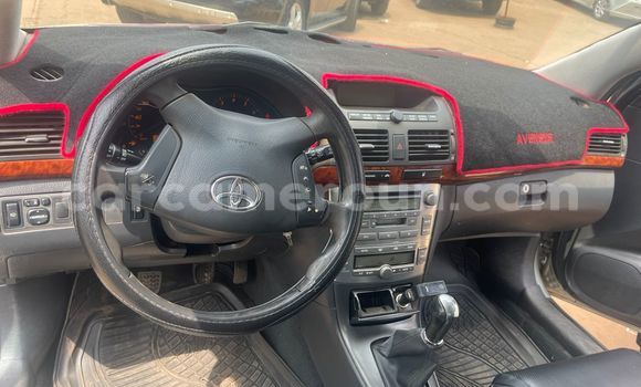 Sayi Na hannu Toyota Avensis Azurfa Mota in Douala a Ƙasar Kamaru Sayi Na hannu Toyota Avensis Azurfa Mota in Douala a Ƙasar Kamaru