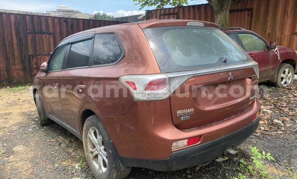 Sayi Imported Mitsubishi Outlander Brown Mota in Douala a Ƙasar Kamaru Sayi Imported Mitsubishi Outlander Brown Mota in Douala a Ƙasar Kamaru