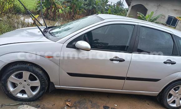 Sayi Na hannu Ford Focus Azurfa Mota in Douala a Ƙasar Kamaru