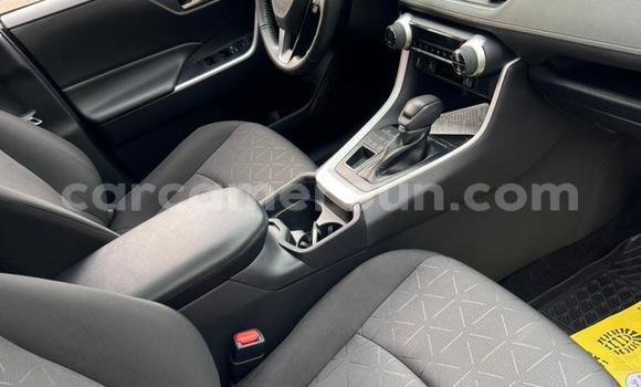 Sayi Na hannu Toyota RAV4 White Mota in Douala a Ƙasar Kamaru Sayi Na hannu Toyota RAV4 White Mota in Douala a Ƙasar Kamaru