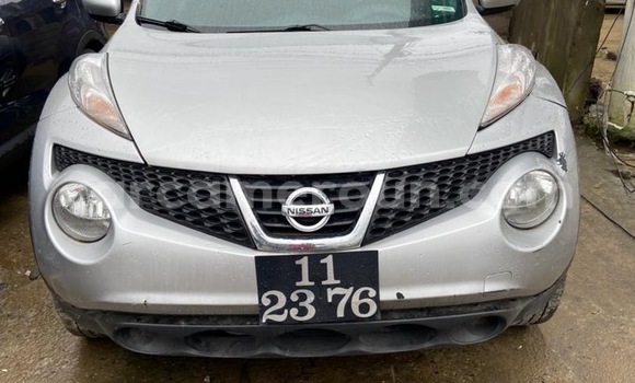 Sayi Imported Nissan Juke Azurfa Mota in Douala a Ƙasar Kamaru