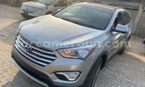 Sayi Na hannu Hyundai Santa Fe Azurfa Mota in Douala a Ƙasar Kamaru