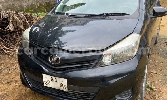 Sayi Imported Toyota Vitz Black Mota in Douala a Ƙasar Kamaru