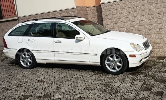 Acheter Import Voiture Mercedes‒Benz C–Class Blanc à Douala, Littoral Cameroon Acheter Import Voiture Mercedes‒Benz C–Class Blanc à Douala, Littoral Cameroon