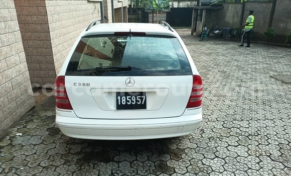 Acheter Import Voiture Mercedes‒Benz C–Class Blanc à Douala, Littoral Cameroon Acheter Import Voiture Mercedes‒Benz C–Class Blanc à Douala, Littoral Cameroon