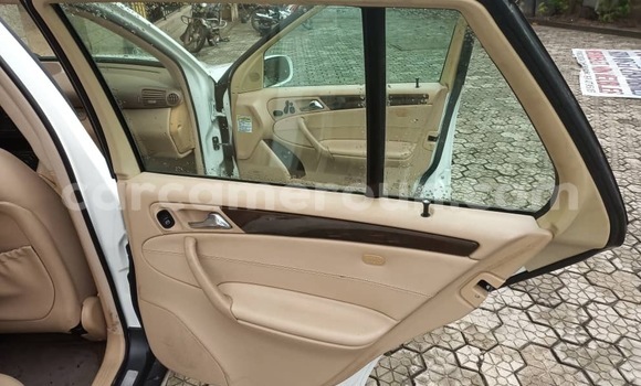 Acheter Import Voiture Mercedes‒Benz C–Class Blanc à Douala, Littoral Cameroon Acheter Import Voiture Mercedes‒Benz C–Class Blanc à Douala, Littoral Cameroon