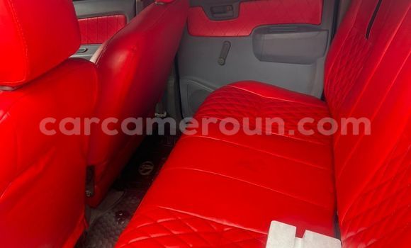 Sayi Na hannu Toyota Hilux Black Mota in Yaounde a Babban Kamaru
