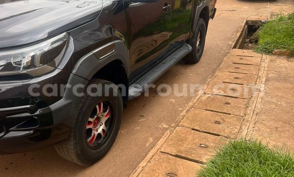 Acheter Occasion Voiture Toyota Hilux Noir à Yaoundé, Central Cameroon Acheter Occasion Voiture Toyota Hilux Noir à Yaoundé, Central Cameroon